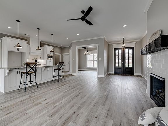 5th image of 2323 Pleasant Cove Dr