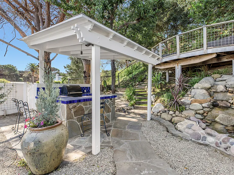 341 Surfview Dr — Photo 30