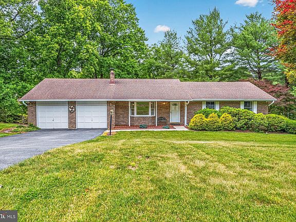 3rd image of 6408 Hickory Ln