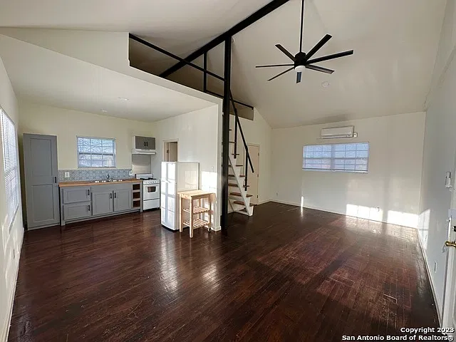 1 bed, 1.0 bath, 1154 sqft, $1,050 — Photo 2