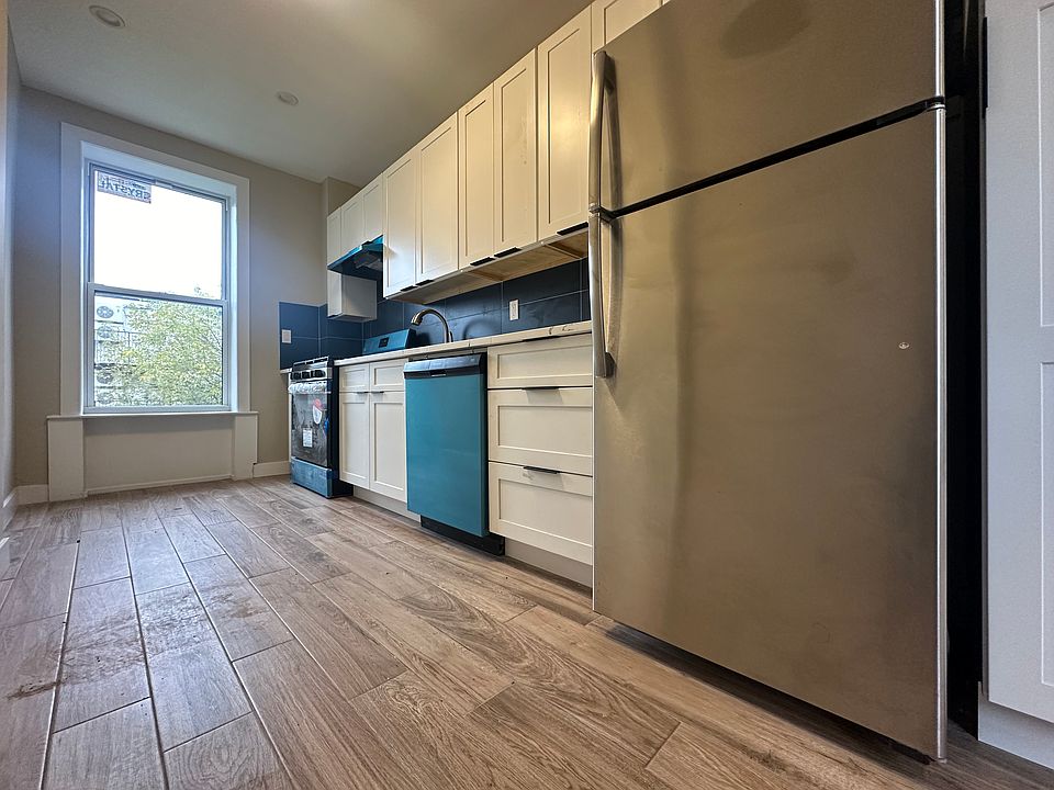 1st image of 217 Vernon Ave APT 3