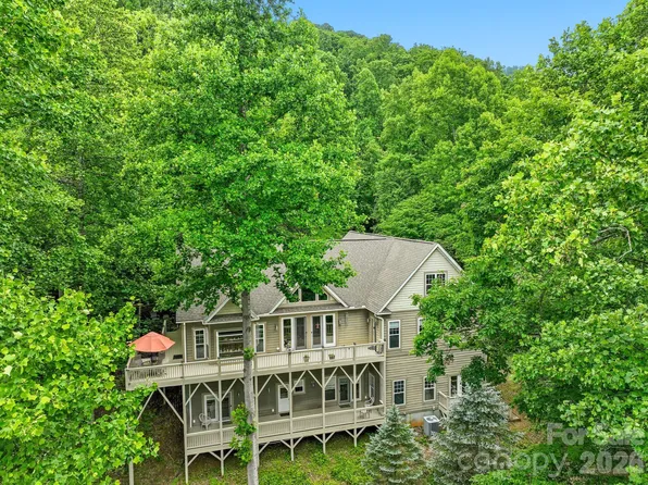 522 Silver Hawk Ln, Weaverville, NC 28787