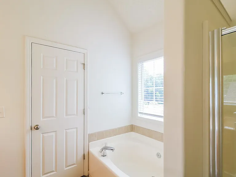215 Trelawney Pl — Photo 12
