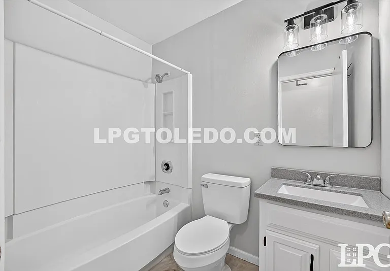1818 Christian Ave — Photo 15