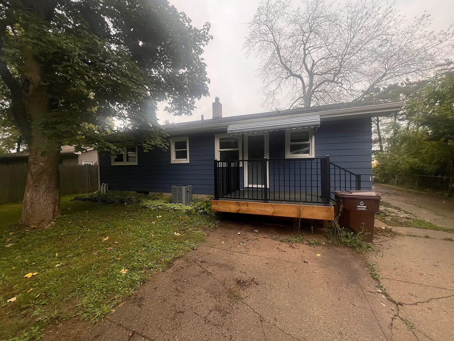 3 bed, 1120 sqft, $2,250 — Photo 2