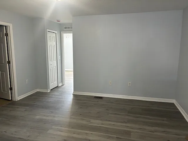 9831 Ashburn Lake Dr — Photo 3