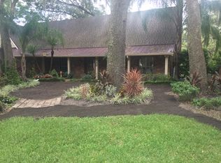 1303 N Riverhills Dr, Temple Terrace, FL 33617