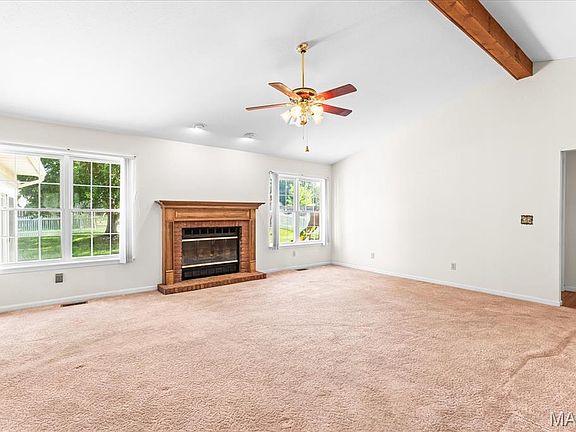 5th image of 421 Hartmann Ln