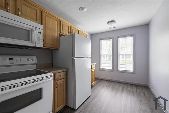 2 bed, 1010 sqft, $1,250 — Photo 2