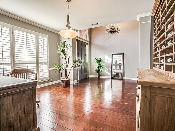 4th image of 207 Stanford Ct