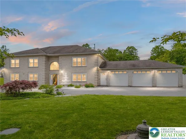 230 W Moorestown Rd, Wind Gap, PA 18091