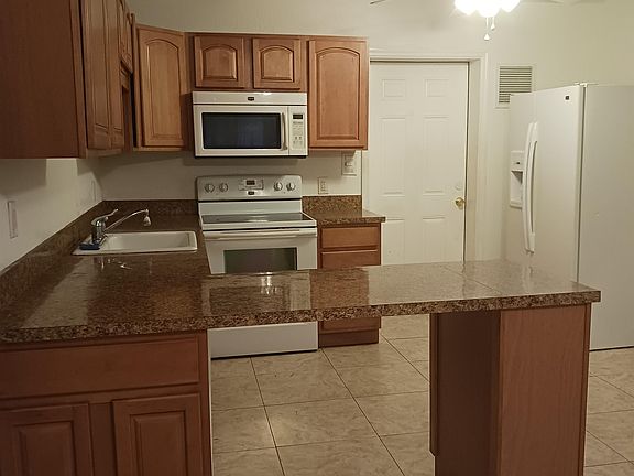 4th image of 2609 Bonneville Dr