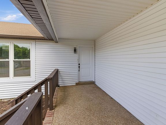 4th image of 361 Clearlake Dr W