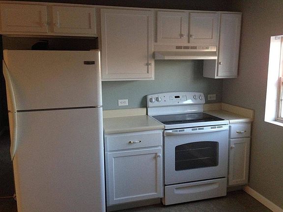 Kitchen area, eat-in