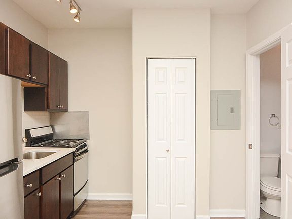3rd image of 1627 N Humboldt Blvd #E4