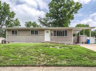 325 Wren Dr, Florissant, MO 63031