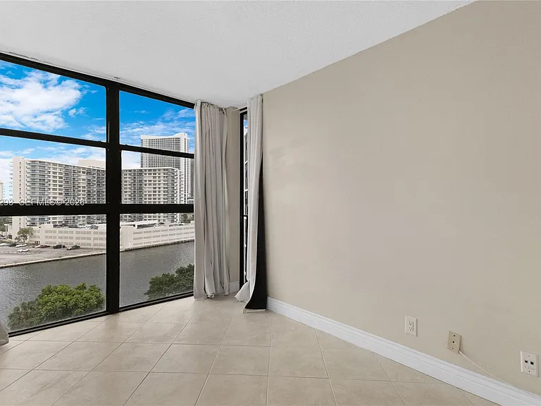 200 Leslie Dr #902 — Photo 23