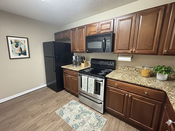 5th image of 610 Kenwick Cir APT 103