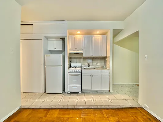 Rented by Astoria Realty | media 3