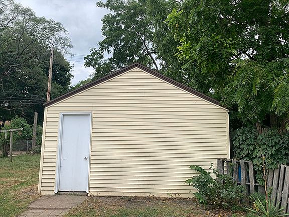 2nd image of 515 Somerset Ave
