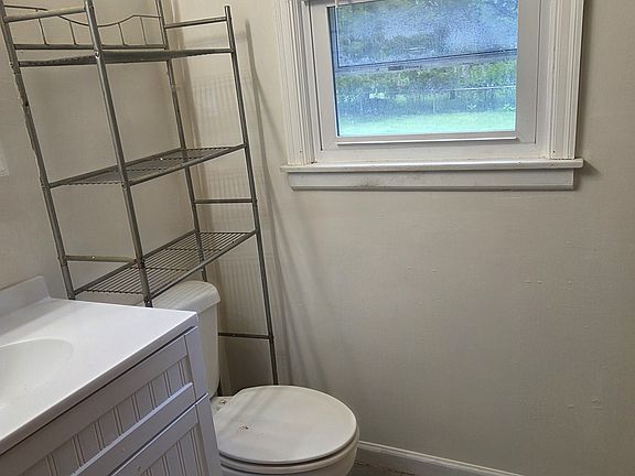3rd image of 113 N Bryant St