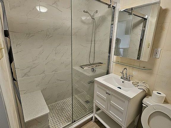 Main Floor Bathroom 