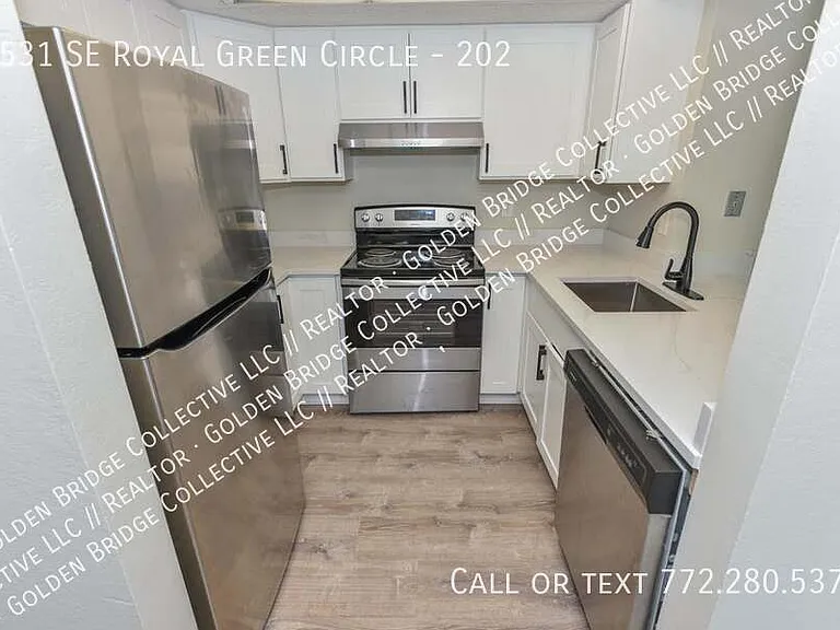 1531 SE Royal Green Cir #202 — Photo 2