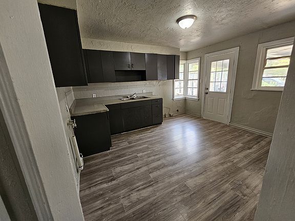 4th image of 301 NW Arlington Ave