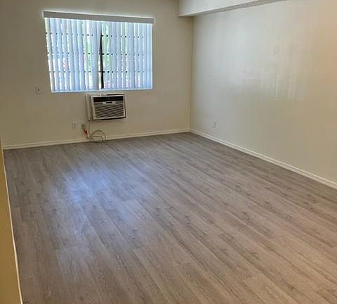 2nd image of 846 S Berendo St APT 111