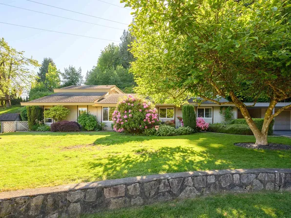 1747 Bellelynn Pl, North Vancouver, BC V7J 2T9