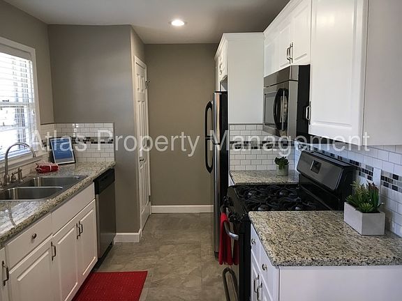3rd image of 1119 S Newport Ave