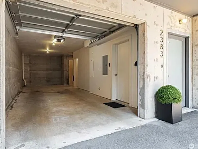 2383 Harbor Ave SW — Photo 9