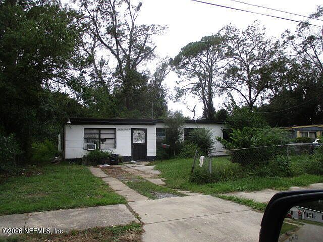1st image of 6122 JAPONICA Road W