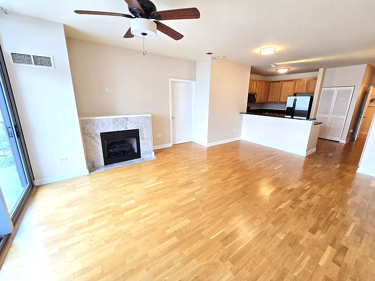 1600 S Prairie Ave #1806 — Photo 2