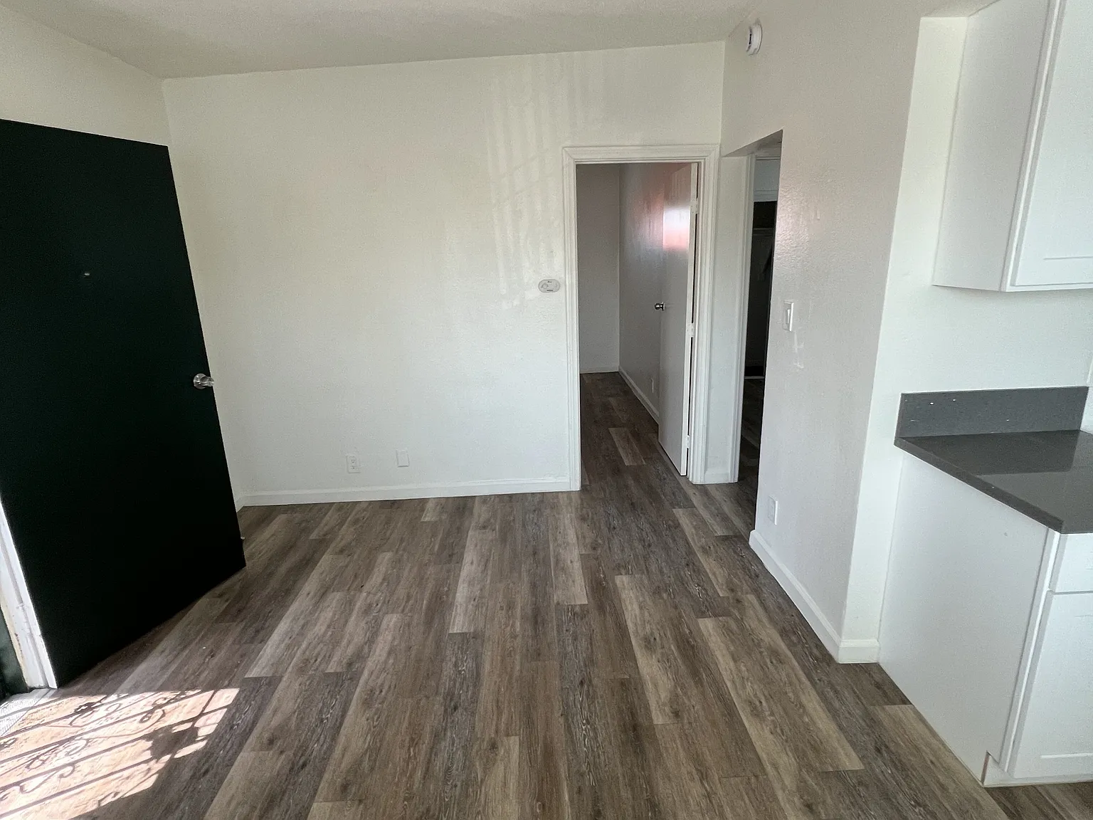 2811 South Central Avenue - 6 — Photo 2