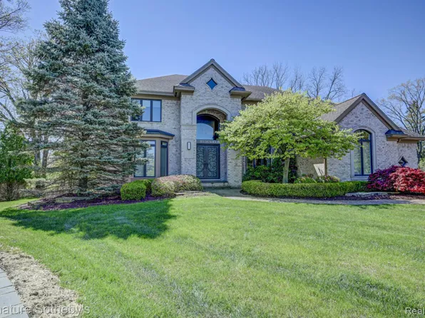 3225 Legacy Ct, West Bloomfield, MI 48323