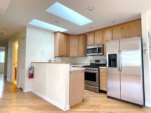 3rd image of 402 Bonnie Brae Ave