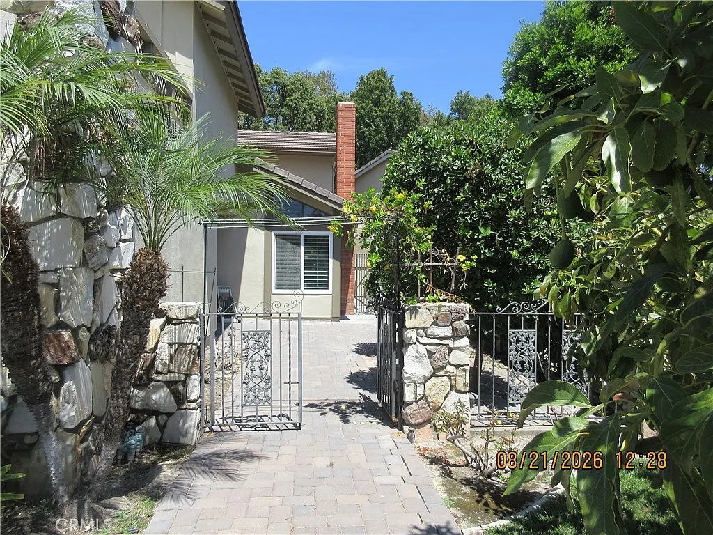 4 bed, 1933 sqft, $4,800 — Photo 2