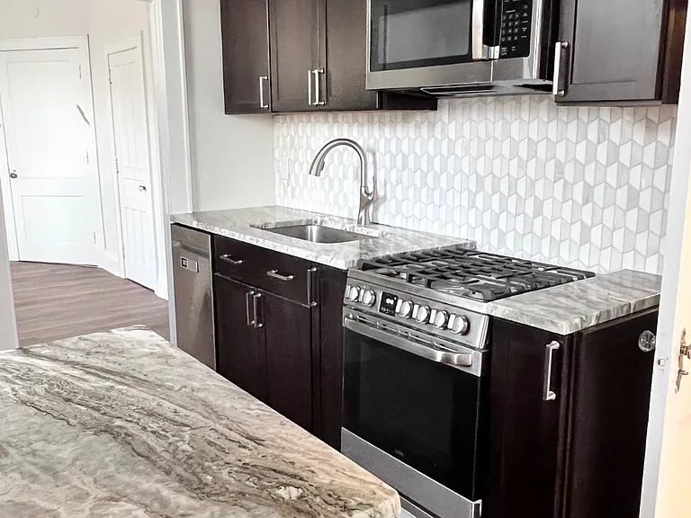 16 Washington Ave #5 — Photo 1