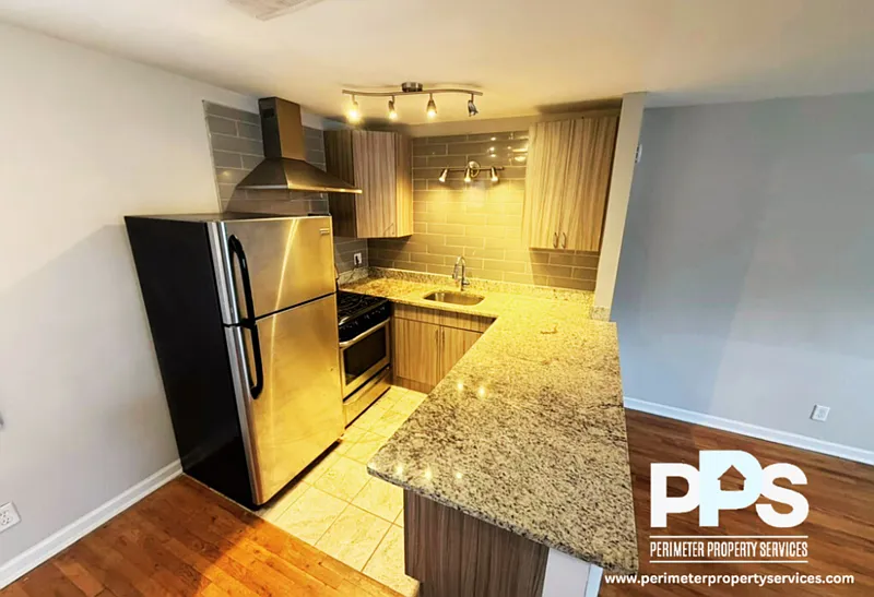 900 Greenwood Ave NE — Photo 3