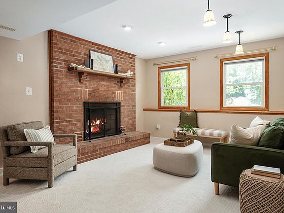 3rd image of 104 Groh Ln