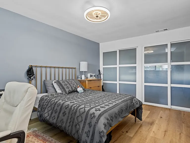 334 W Valencia Ave — Photo 22