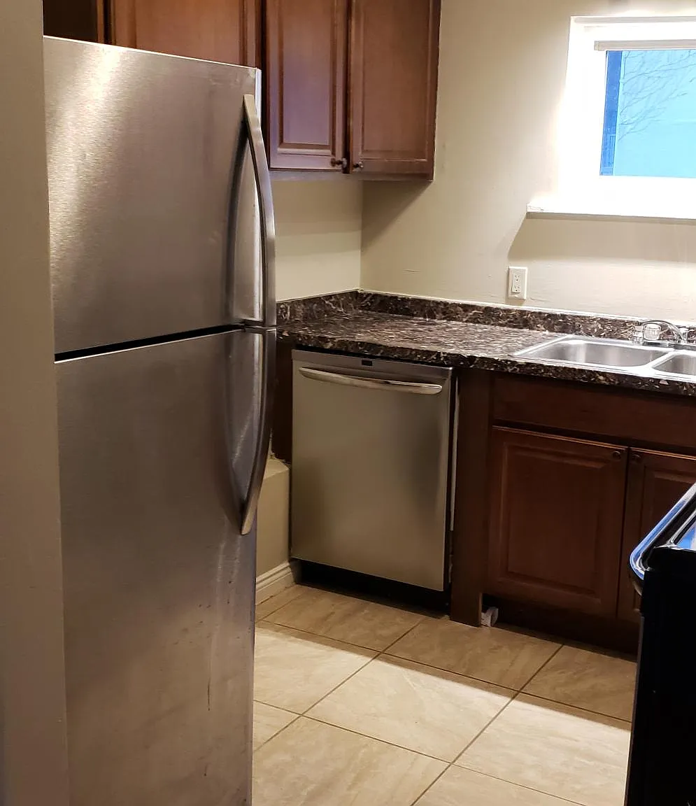 2 bed, 800 sqft, $1,500 — Photo 3