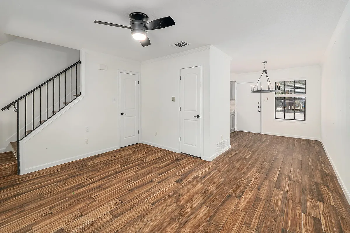 Building Photo - 204 Northwest Dr #F