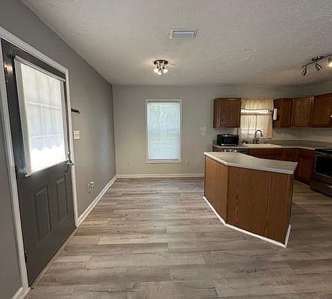 4th image of 45025 MAHONEY Street