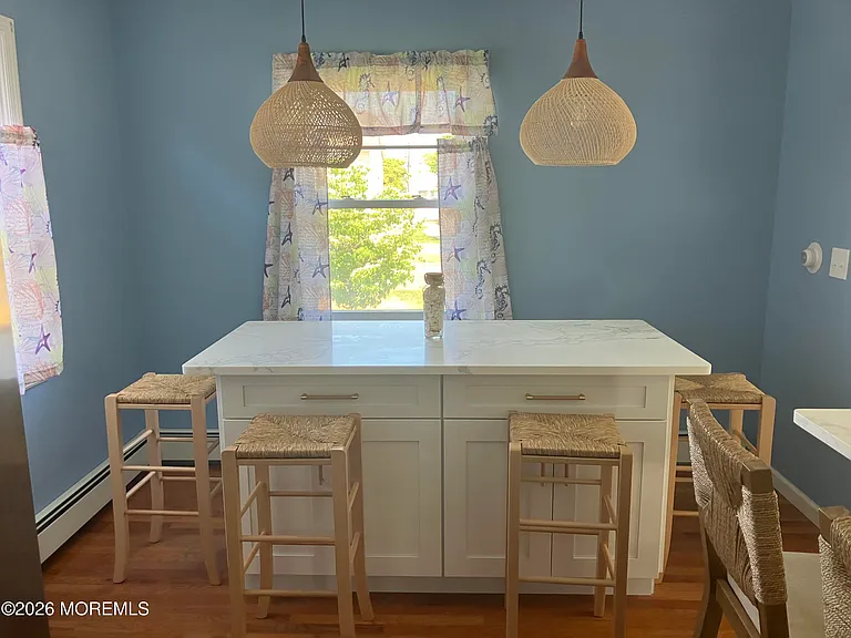 210 Laurel Ct — Photo 10