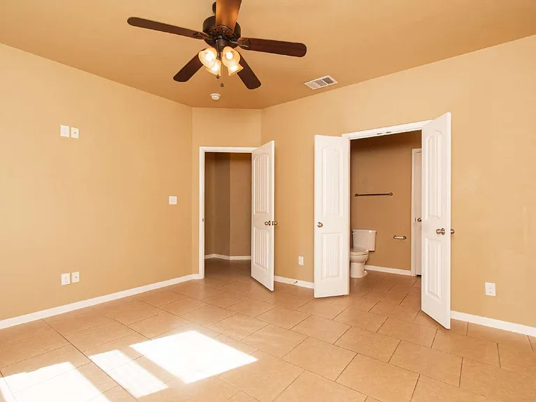 4602 Cambridge Dr #B — Photo 16