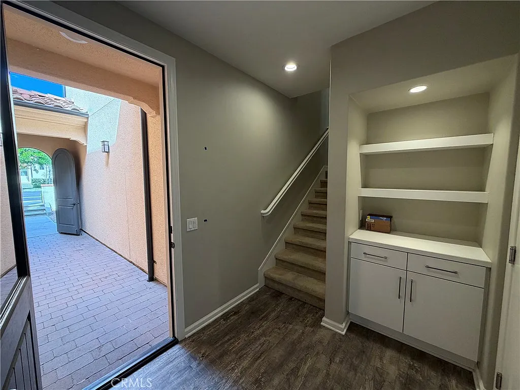 2 bed, 1131 sqft, $3,800 — Photo 3