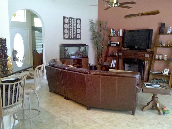 Open Plan Family Room/Kitchen Combo