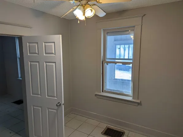 1725 Ottawa St, Regina, SK S4P 1P3